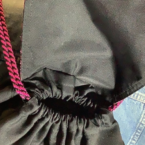 Justice - Soccer drawstring backpack - zipper front pouch - pink black & glitter - Picture 5 of 9